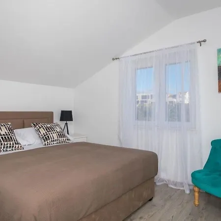 Ferienhaus Mit Privatpool Fur 8 Personen Ca 165 Qm In Primosten, Dalmatien Norddalmatien *