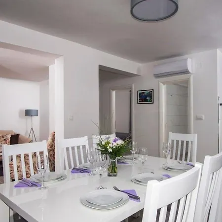 Ferienhaus Mit Privatpool Fur 8 Personen Ca 165 Qm In Primosten, Dalmatien Norddalmatien